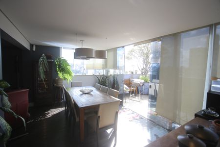 Apartamento à venda com 130m², 2 quartos e 3 vagasSala