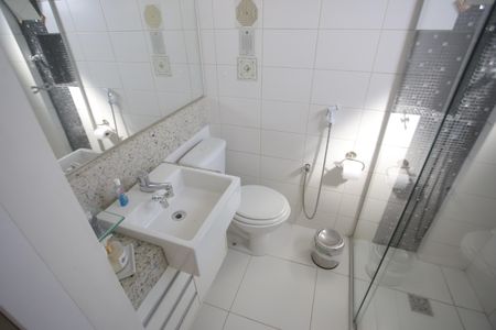 Apartamento à venda com 130m², 2 quartos e 3 vagasBanheiro da Suíte 1