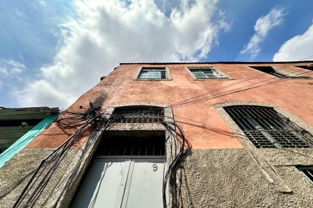 Casa à venda com 50m², 2 quartos e sem vaga Casa à venda com 50m², 2 quartos e sem vagaFachada