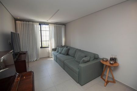 Casa à venda com 150m², 3 quartos e 2 vagas Casa à venda com 150m², 3 quartos e 2 vagasSala