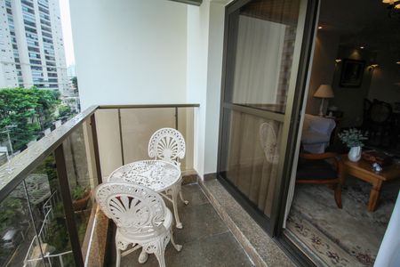 Apartamento à venda com 124m², 3 quartos e 2 vagasVaranda da Sala