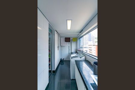 Apartamento à venda com 235m², 4 quartos e 4 vagas Apartamento à venda com 235m², 4 quartos e 4 vagasÁrea de Serviço