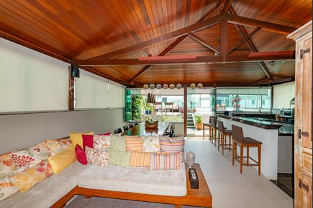 Apartamento à venda com 235m², 4 quartos e 4 vagas Apartamento à venda com 235m², 4 quartos e 4 vagasVaranda gourmet 2° Andar