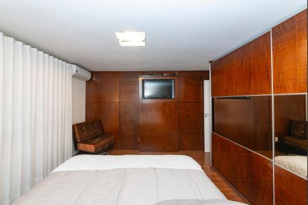 Apartamento à venda com 235m², 4 quartos e 4 vagas Apartamento à venda com 235m², 4 quartos e 4 vagasSuíte