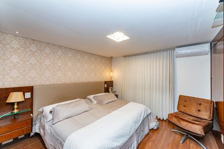 Apartamento à venda com 235m², 4 quartos e 4 vagas Apartamento à venda com 235m², 4 quartos e 4 vagasSuíte