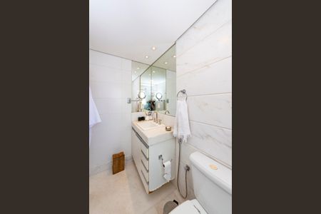 Apartamento à venda com 235m², 4 quartos e 4 vagas Apartamento à venda com 235m², 4 quartos e 4 vagasBanheiro da Suíte