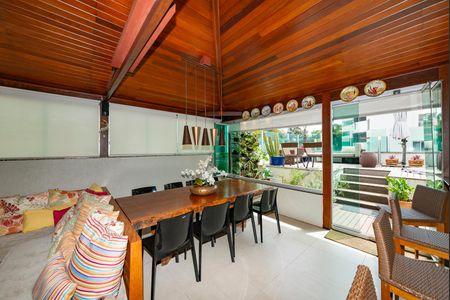 Apartamento à venda com 235m², 4 quartos e 4 vagas Apartamento à venda com 235m², 4 quartos e 4 vagasVaranda gourmet 2° Andar