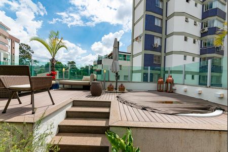 Apartamento à venda com 235m², 4 quartos e 4 vagas Apartamento à venda com 235m², 4 quartos e 4 vagasVaranda gourmet 2° Andar