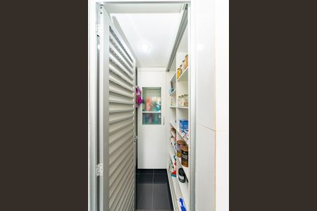 Apartamento à venda com 235m², 4 quartos e 4 vagas Apartamento à venda com 235m², 4 quartos e 4 vagasDespensa