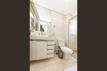 Apartamento à venda com 235m², 4 quartos e 4 vagas Apartamento à venda com 235m², 4 quartos e 4 vagasBanheiro da Suíte