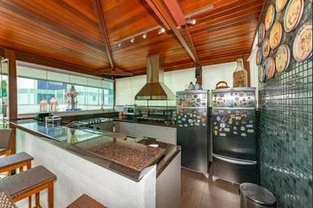 Apartamento à venda com 235m², 4 quartos e 4 vagas Apartamento à venda com 235m², 4 quartos e 4 vagasVaranda gourmet 2° Andar