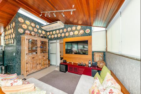 Apartamento à venda com 235m², 4 quartos e 4 vagas Apartamento à venda com 235m², 4 quartos e 4 vagasVaranda gourmet 2° Andar