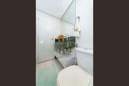 Apartamento à venda com 235m², 4 quartos e 4 vagas Apartamento à venda com 235m², 4 quartos e 4 vagasBanheiro Social 2° Andar