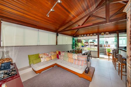 Apartamento à venda com 235m², 4 quartos e 4 vagas Apartamento à venda com 235m², 4 quartos e 4 vagasVaranda gourmet 2° Andar