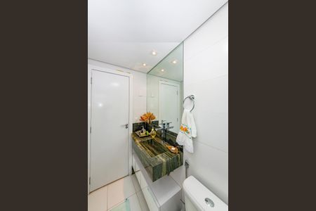 Apartamento à venda com 235m², 4 quartos e 4 vagas Apartamento à venda com 235m², 4 quartos e 4 vagasBanheiro Social 2° Andar