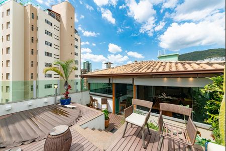 Apartamento à venda com 235m², 4 quartos e 4 vagas Apartamento à venda com 235m², 4 quartos e 4 vagasVaranda gourmet 2° Andar