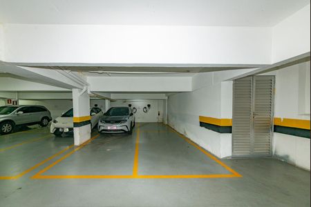 Apartamento à venda com 235m², 4 quartos e 4 vagas Apartamento à venda com 235m², 4 quartos e 4 vagasGaragem