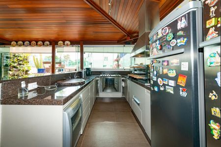 Apartamento à venda com 235m², 4 quartos e 4 vagas Apartamento à venda com 235m², 4 quartos e 4 vagasVaranda gourmet 2° Andar