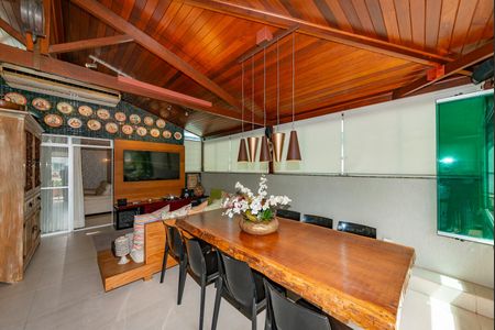 Apartamento à venda com 235m², 4 quartos e 4 vagas Apartamento à venda com 235m², 4 quartos e 4 vagasVaranda gourmet 2° Andar