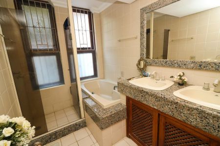 Apartamento à venda com 340m², 3 quartos e 2 vagasBanheiro da Suíte