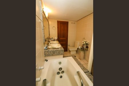 Apartamento à venda com 340m², 3 quartos e 2 vagasBanheiro da Suíte