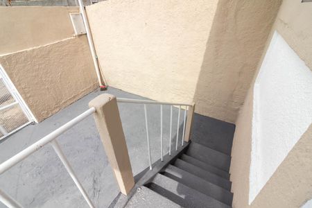 Casa para alugar com 150m², 2 quartos e 1 vaga Casa para alugar com 150m², 2 quartos e 1 vagaEscada de Acesso