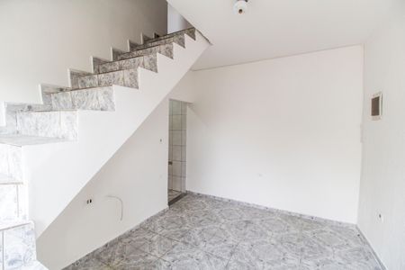 Casa para alugar com 100m², 2 quartos e 2 vagasSala