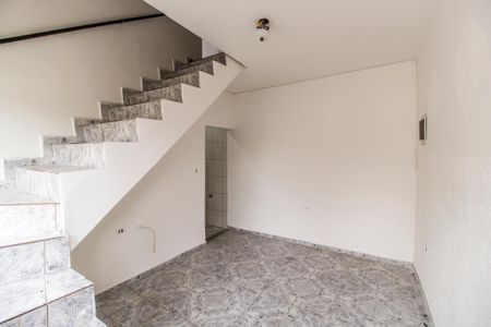 Casa para alugar com 100m², 2 quartos e 2 vagasSala
