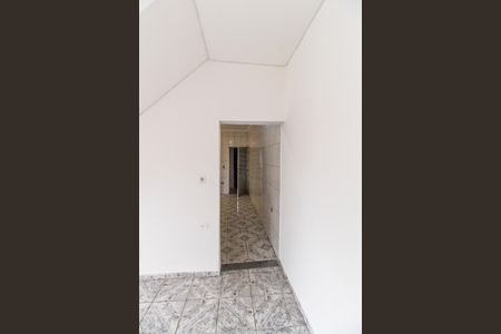 Casa para alugar com 100m², 2 quartos e 2 vagasCorredor