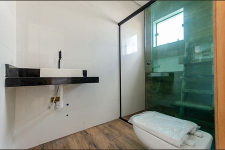 Casa à venda com 219m², 3 quartos e 2 vagas Casa à venda com 219m², 3 quartos e 2 vagasSuíte 2 - Banheiro