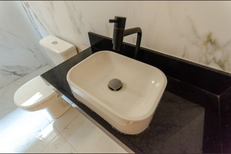 Casa à venda com 219m², 3 quartos e 2 vagas Casa à venda com 219m², 3 quartos e 2 vagasBanheiro