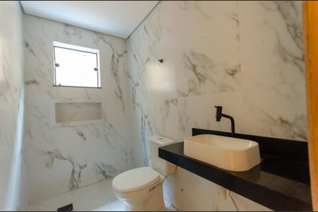 Casa à venda com 219m², 3 quartos e 2 vagas Casa à venda com 219m², 3 quartos e 2 vagasBanheiro