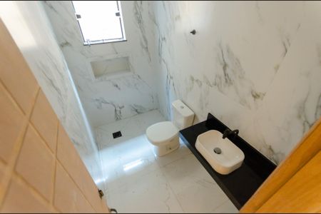 Casa à venda com 219m², 3 quartos e 2 vagas Casa à venda com 219m², 3 quartos e 2 vagasBanheiro