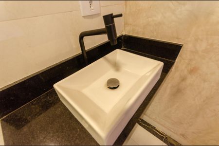 Casa à venda com 219m², 3 quartos e 2 vagas Casa à venda com 219m², 3 quartos e 2 vagasSuíte 1 - Banheiro