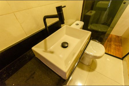 Casa à venda com 219m², 3 quartos e 2 vagas Casa à venda com 219m², 3 quartos e 2 vagasSuíte 3 - Banheiro