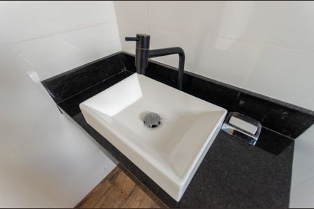 Casa à venda com 219m², 3 quartos e 2 vagas Casa à venda com 219m², 3 quartos e 2 vagasSuíte 2 - Banheiro