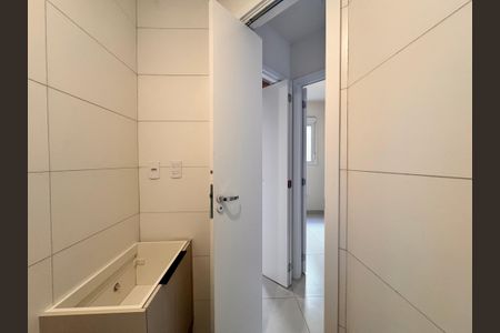 Apartamento à venda com 57m², 2 quartos e 1 vaga Apartamento à venda com 57m², 2 quartos e 1 vagaBanheiro