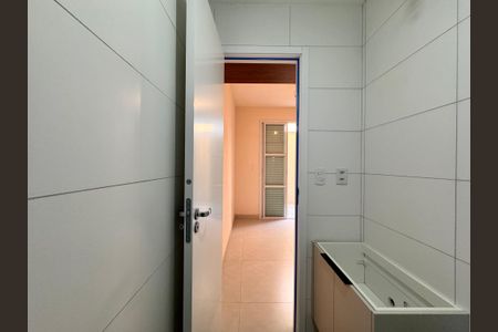 Apartamento à venda com 57m², 2 quartos e 1 vaga Apartamento à venda com 57m², 2 quartos e 1 vagaBanheiro da suíte