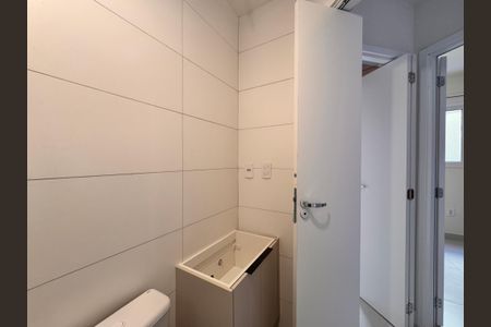 Apartamento à venda com 57m², 2 quartos e 1 vaga Apartamento à venda com 57m², 2 quartos e 1 vagaBanheiro