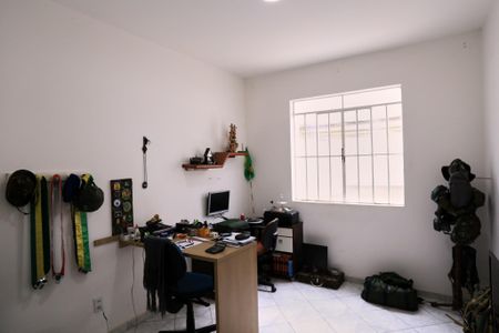 Casa à venda com 280m², 4 quartos e 3 vagas Casa à venda com 280m², 4 quartos e 3 vagasQuarto 1