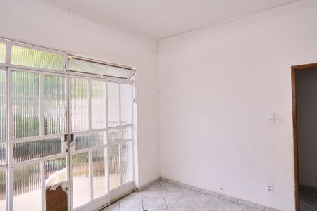Casa à venda com 280m², 4 quartos e 3 vagas Casa à venda com 280m², 4 quartos e 3 vagasSala