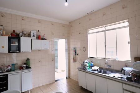 Casa à venda com 280m², 4 quartos e 3 vagas Casa à venda com 280m², 4 quartos e 3 vagasCozinha