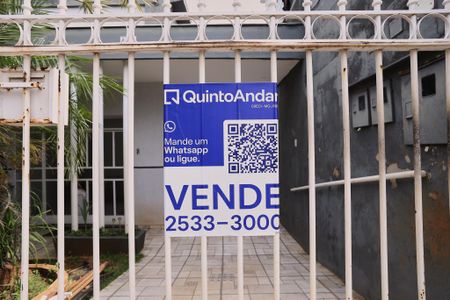 Casa à venda com 280m², 4 quartos e 3 vagas Casa à venda com 280m², 4 quartos e 3 vagasPlaca