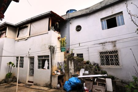 Casa à venda com 280m², 4 quartos e 3 vagas Casa à venda com 280m², 4 quartos e 3 vagasQuintal