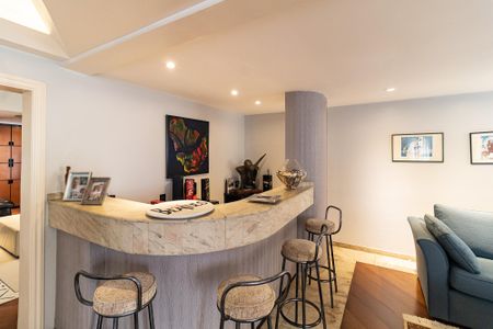 Apartamento para alugar com 354m², 4 quartos e 4 vagas Apartamento para alugar com 354m², 4 quartos e 4 vagasSala