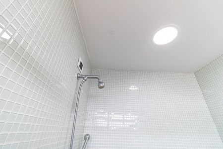 Apartamento para alugar com 354m², 4 quartos e 4 vagas Apartamento para alugar com 354m², 4 quartos e 4 vagasBanheiro da Suíte 1