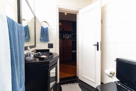 Apartamento para alugar com 354m², 4 quartos e 4 vagas Apartamento para alugar com 354m², 4 quartos e 4 vagasBanheiro da Sala de Tv