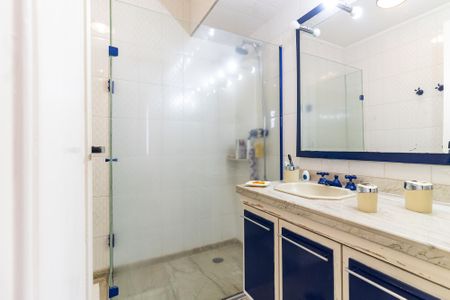 Apartamento para alugar com 354m², 4 quartos e 4 vagas Apartamento para alugar com 354m², 4 quartos e 4 vagasBanheiro da Suíte 2