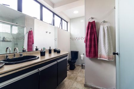 Apartamento para alugar com 354m², 4 quartos e 4 vagas Apartamento para alugar com 354m², 4 quartos e 4 vagasBanheiro da Suíte 1