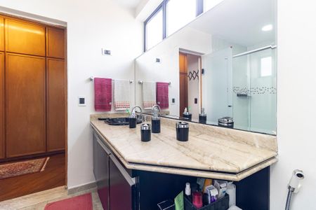 Apartamento para alugar com 354m², 4 quartos e 4 vagas Apartamento para alugar com 354m², 4 quartos e 4 vagasBanheiro da Suíte 1